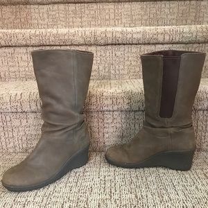 KEEN Akita mid slouch wedge boots